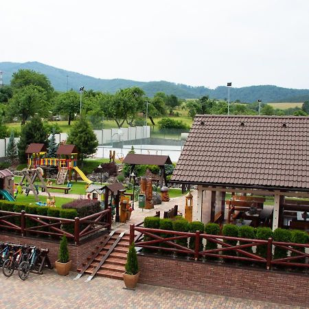 Penzion Pod Strazovom Pruzina Esterno foto