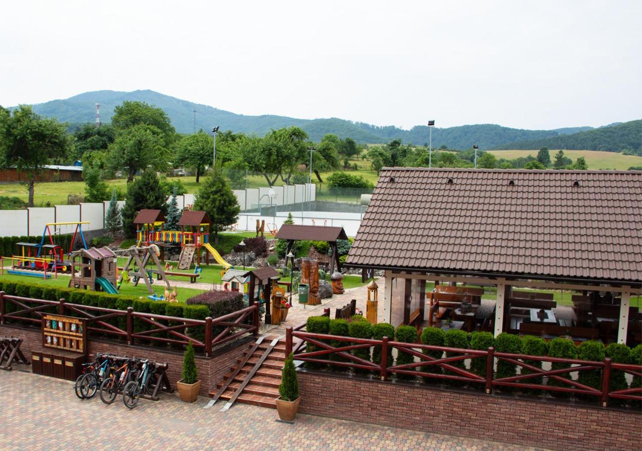 Penzion Pod Strazovom Pruzina Esterno foto